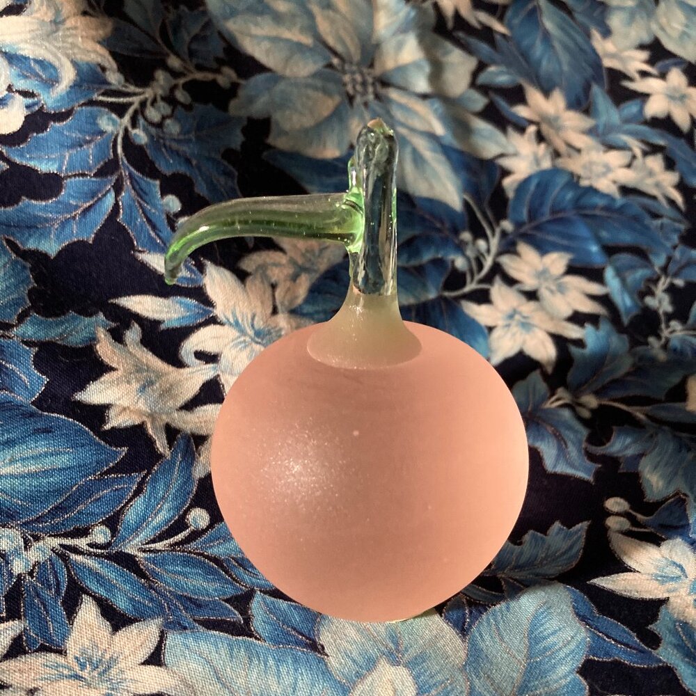 Vintage Frosted Art Glass Apple with leaf Paperweight By Crowning Touch